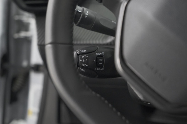 Peugeot 2008 PureTech 100 Allure | Camera | Navigatie | Parkeersensoren | Apple Carplay