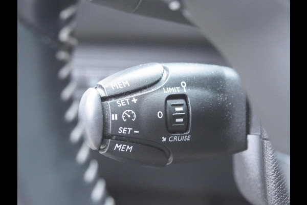 Peugeot 308 1.2 PureTech Allure NAVI & CARPLAY | PARKEERSENSOREN | E.C.C. |