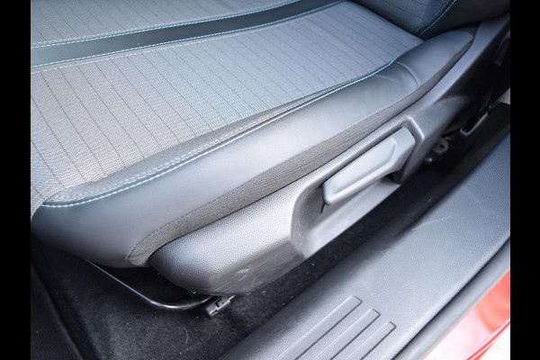 Peugeot e-2008 EV Allure Pack 50 kWh SOH 95% | STOELVERWARMING | CAMERA MET SENSOREN | NAVI & CARPLAY |