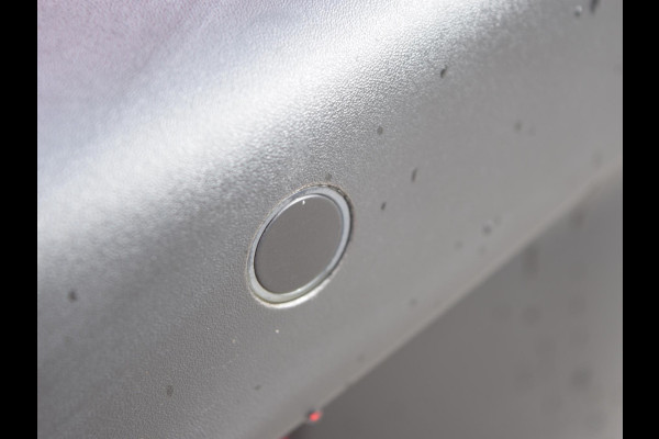 Peugeot e-2008 EV Allure Pack 50 kWh SOH 95% | STOELVERWARMING | CAMERA MET SENSOREN | NAVI & CARPLAY |