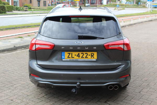 Ford FOCUS Wagon 1.0-125pk EcoBoost ST-Line AUTOMAAT ! Heel erg nette en goed onderhouden Ford Focus ST-Line wagon automaat. Volautm. airco dual, stoel-, stuur- en voorraamverw., camera, trekhaak, navigatie, telefoonvoorb., LM wln, cruise cntrl, skiluik etc., etc....