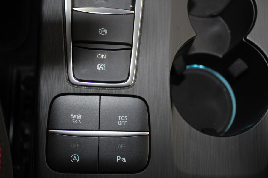 Ford FOCUS Wagon 1.0-125pk EcoBoost ST-Line AUTOMAAT ! Heel erg nette en goed onderhouden Ford Focus ST-Line wagon automaat. Volautm. airco dual, stoel-, stuur- en voorraamverw., camera, trekhaak, navigatie, telefoonvoorb., LM wln, cruise cntrl, skiluik etc., etc....