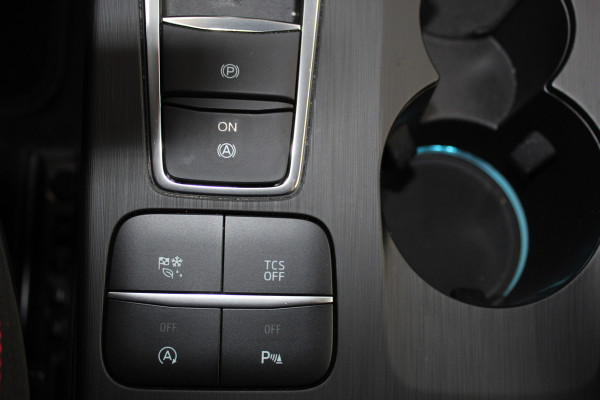 Ford FOCUS Wagon 1.0-125pk EcoBoost ST-Line AUTOMAAT ! Heel erg nette en goed onderhouden Ford Focus ST-Line wagon automaat. Volautm. airco dual, stoel-, stuur- en voorraamverw., camera, trekhaak, navigatie, telefoonvoorb., LM wln, cruise cntrl, skiluik etc., etc....