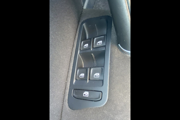 Volkswagen Golf Variant 1.5 TSI Comfortline Businnes Autom./ Clima/ Cruise/ MM/ 19"/ Trekhaak