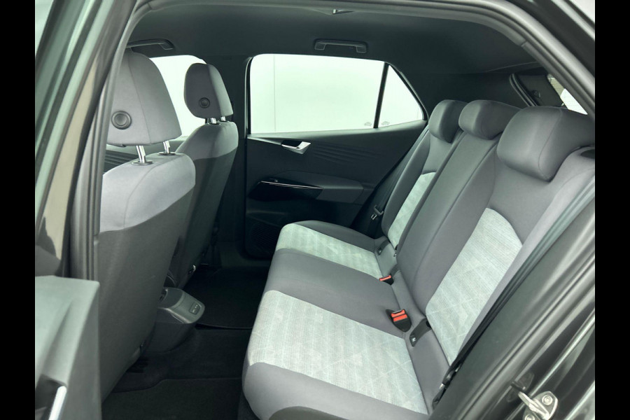 Volkswagen ID.3 Life 58 kWh Airco ECC Full LED Navi Carplay PDC VA+ Camera Adaptive Cruise Control 18" LM Velgen