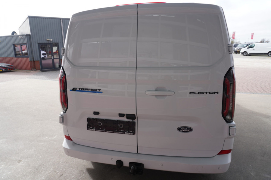 Ford E-Transit Cust. 320L L2H1 Limited 65 kWh Automaat Met Powerpack Airco | Cruise | Apple CP- Android auto | Trekhaak