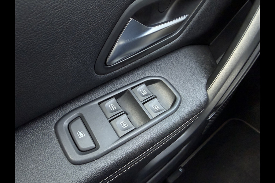 Dacia Duster 1.3 TCe Prestige / Trekhaak (1.500 KG) / Camera / Sensoren Achter / LM 17'' /