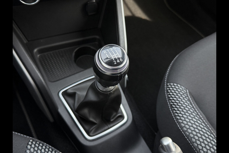 Dacia Duster 1.3 TCe Prestige / Trekhaak (1.500 KG) / Camera / Sensoren Achter / LM 17'' /