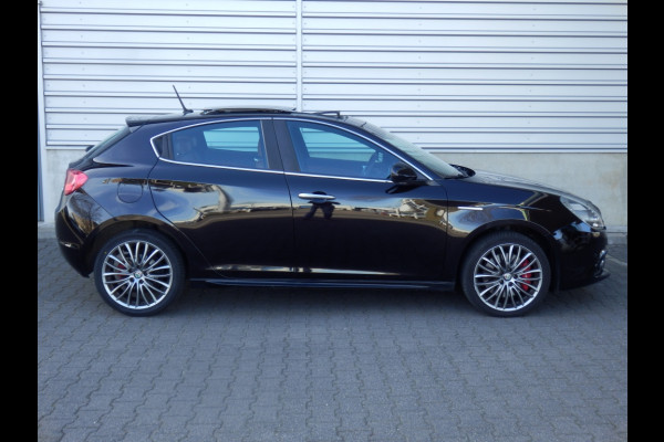 Alfa Romeo Giulietta 1.4 170pk Automaat | Elektr. Panormadak | Leder | Navi |