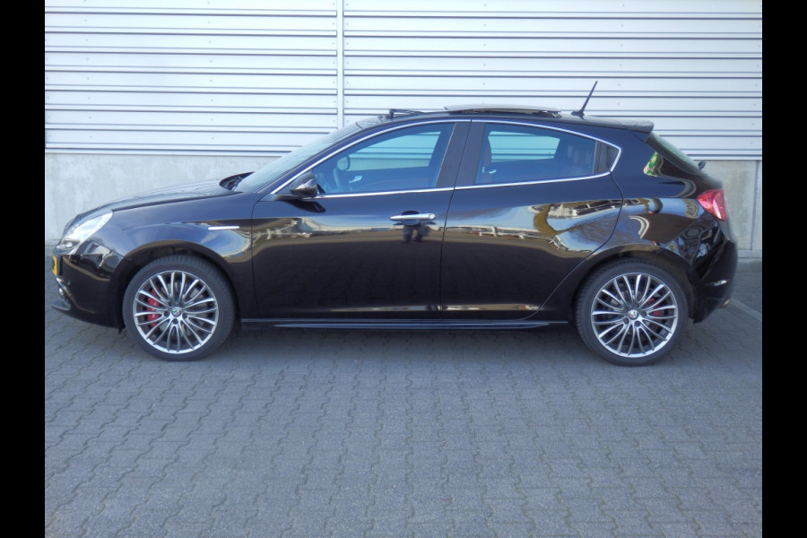 Alfa Romeo Giulietta 1.4 170pk Automaat | Elektr. Panormadak | Leder | Navi |