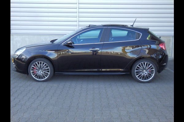 Alfa Romeo Giulietta 1.4 170pk Automaat | Elektr. Panormadak | Leder | Navi |