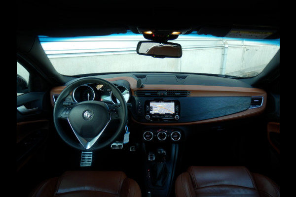 Alfa Romeo Giulietta 1.4 170pk Automaat | Elektr. Panormadak | Leder | Navi |