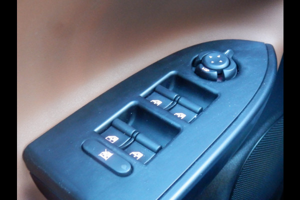 Alfa Romeo Giulietta 1.4 170pk Automaat | Elektr. Panormadak | Leder | Navi |