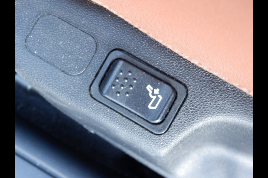 Alfa Romeo Giulietta 1.4 170pk Automaat | Elektr. Panormadak | Leder | Navi |