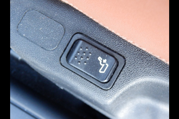 Alfa Romeo Giulietta 1.4 170pk Automaat | Elektr. Panormadak | Leder | Navi |