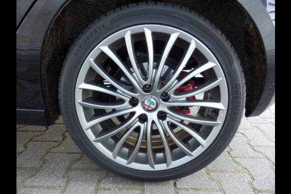 Alfa Romeo Giulietta 1.4 170pk Automaat | Elektr. Panormadak | Leder | Navi |