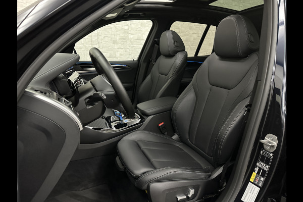 BMW iX3 M-Sport 80 kWh | Panorama | Leder | 99% SOH | ACC | Trekhaak | Memory | Camera | 3-Zone Clima | Carplay | Getint Glas | Black-Optic | Stoelverwarming | Draadloos Laden | Bovag Garantie |