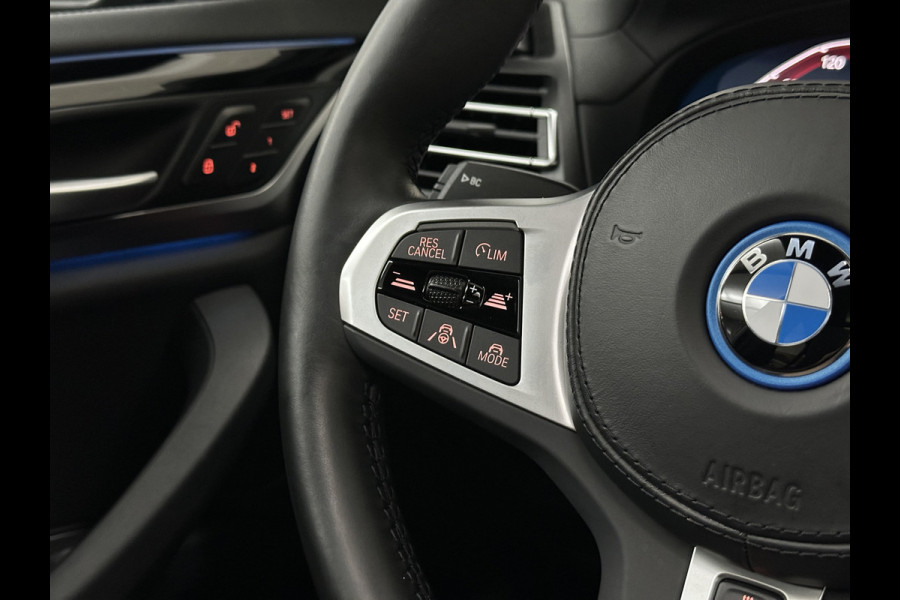 BMW iX3 M-Sport 80 kWh | Panorama | Leder | 99% SOH | ACC | Trekhaak | Memory | Camera | 3-Zone Clima | Carplay | Getint Glas | Black-Optic | Stoelverwarming | Draadloos Laden | Bovag Garantie |