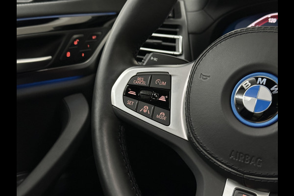 BMW iX3 M-Sport 80 kWh | Panorama | Leder | 99% SOH | ACC | Trekhaak | Memory | Camera | 3-Zone Clima | Carplay | Getint Glas | Black-Optic | Stoelverwarming | Draadloos Laden | Bovag Garantie |
