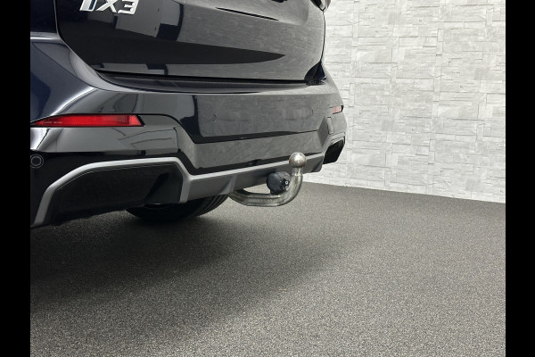 BMW iX3 M-Sport 80 kWh | Panorama | Leder | 99% SOH | ACC | Trekhaak | Memory | Camera | 3-Zone Clima | Carplay | Getint Glas | Black-Optic | Stoelverwarming | Draadloos Laden | Bovag Garantie |