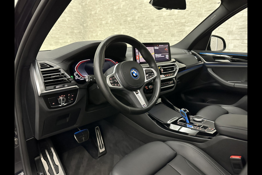 BMW iX3 M-Sport 80 kWh | Panorama | Leder | 99% SOH | ACC | Trekhaak | Memory | Camera | 3-Zone Clima | Carplay | Getint Glas | Black-Optic | Stoelverwarming | Draadloos Laden | Bovag Garantie |