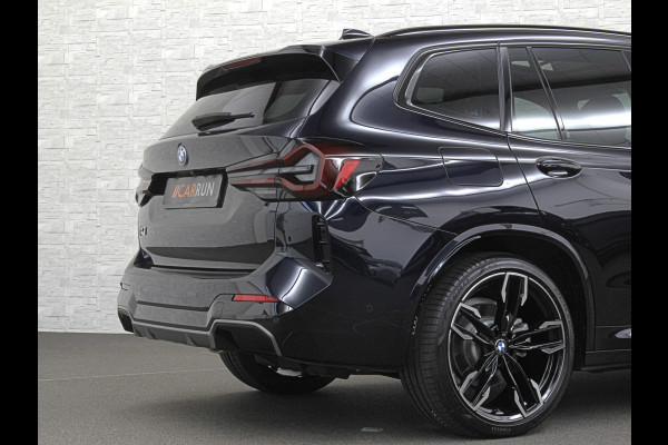 BMW iX3 M-Sport 80 kWh | Panorama | Leder | 99% SOH | ACC | Trekhaak | Memory | Camera | 3-Zone Clima | Carplay | Getint Glas | Black-Optic | Stoelverwarming | Draadloos Laden | Bovag Garantie |