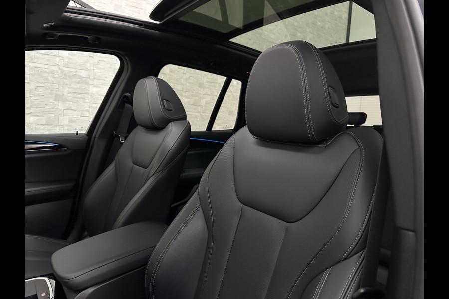 BMW iX3 M-Sport 80 kWh | Panorama | Leder | 99% SOH | ACC | Trekhaak | Memory | Camera | 3-Zone Clima | Carplay | Getint Glas | Black-Optic | Stoelverwarming | Draadloos Laden | Bovag Garantie |