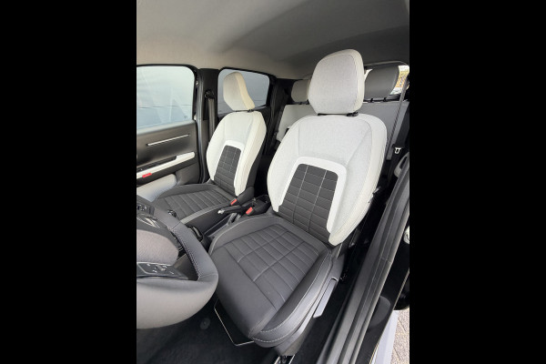 Citroën C3 100pk Max (Camera - LED - Automatische Airco - Navigatie - Parkeersensoren - Draadloos laden - Apple Carplay)