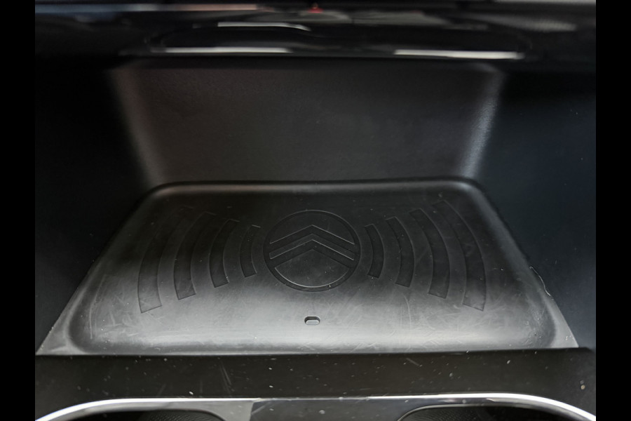 Citroën C3 100pk Max (Camera - LED - Automatische Airco - Navigatie - Parkeersensoren - Draadloos laden - Apple Carplay)