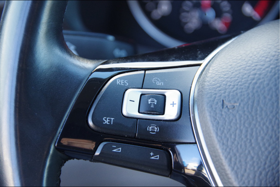 Volkswagen Crafter 35 2.0 TDI L3H3 177PK AUT. LED, ADAPT. CRUISE, STOELVERWARMING, STANDKACHEL, ERGO COMFORT STOEL GEV, CAMERA, NAVI, CLIMA, VOORRU