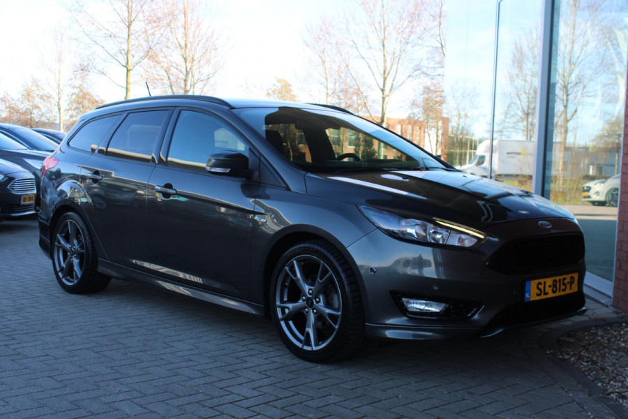 Ford FOCUS Wagon 1.0 ST-Line | Voorruitverwarming | 18 inch Lichtmetalen velgen | Cruise | Navi | PDC