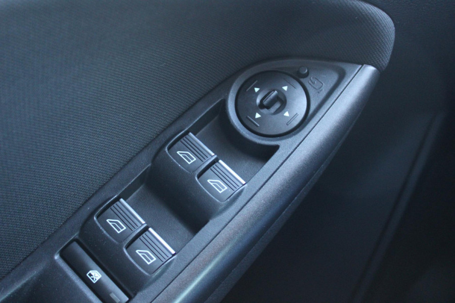 Ford FOCUS Wagon 1.0 ST-Line | Voorruitverwarming | 18 inch Lichtmetalen velgen | Cruise | Navi | PDC