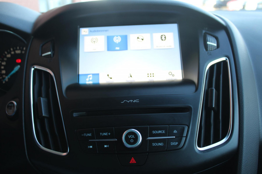 Ford FOCUS Wagon 1.0 ST-Line | Voorruitverwarming | 18 inch Lichtmetalen velgen | Cruise | Navi | PDC