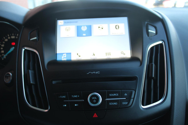 Ford FOCUS Wagon 1.0 ST-Line | Voorruitverwarming | 18 inch Lichtmetalen velgen | Cruise | Navi | PDC