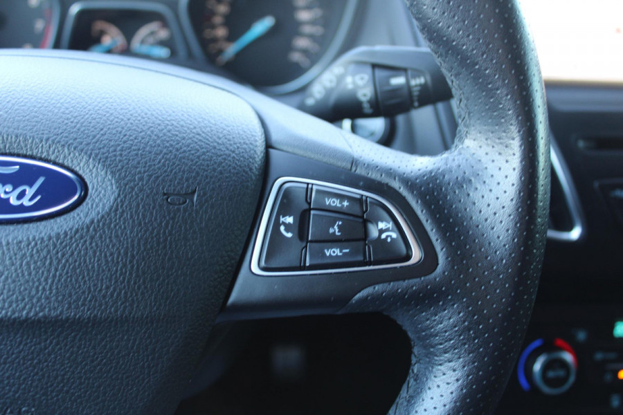 Ford FOCUS Wagon 1.0 ST-Line | Voorruitverwarming | 18 inch Lichtmetalen velgen | Cruise | Navi | PDC