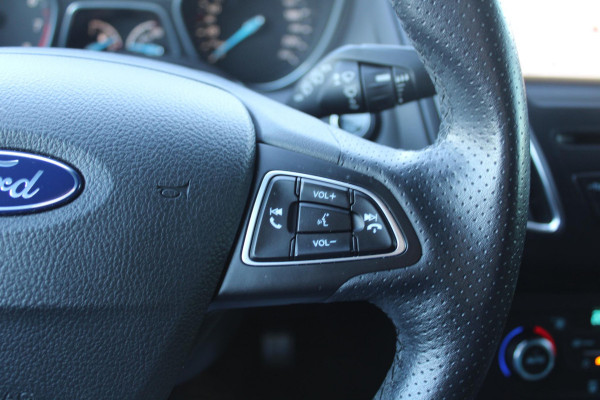 Ford FOCUS Wagon 1.0 ST-Line | Voorruitverwarming | 18 inch Lichtmetalen velgen | Cruise | Navi | PDC