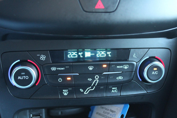 Ford FOCUS Wagon 1.0 ST-Line | Voorruitverwarming | 18 inch Lichtmetalen velgen | Cruise | Navi | PDC