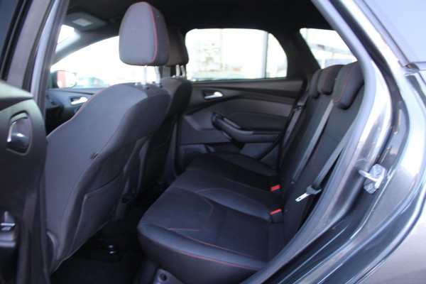 Ford FOCUS Wagon 1.0 ST-Line | Voorruitverwarming | 18 inch Lichtmetalen velgen | Cruise | Navi | PDC