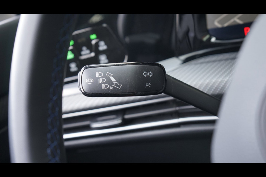 Volkswagen Golf 8 R 2.0 TSI Performance 4Motion AUTOMAAT-ACC-CAMERA-HARMAN KARDON-HEADUP-IQ LIGHT-MODE-NAVIGATIE-PANORAMA