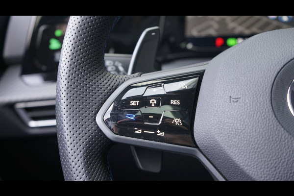 Volkswagen Golf 8 R 2.0 TSI Performance 4Motion AUTOMAAT-ACC-CAMERA-HARMAN KARDON-HEADUP-IQ LIGHT-MODE-NAVIGATIE-PANORAMA
