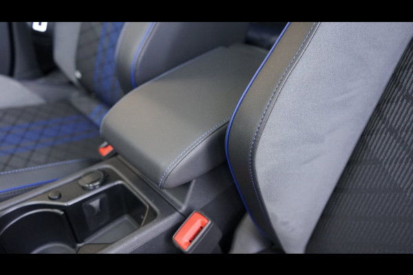 Volkswagen Golf 8 R 2.0 TSI Performance 4Motion AUTOMAAT-ACC-CAMERA-HARMAN KARDON-HEADUP-IQ LIGHT-MODE-NAVIGATIE-PANORAMA