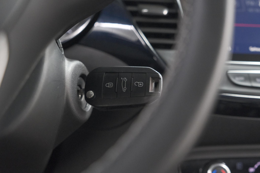 Opel Crossland X 110 Turbo Innovation | Trekhaak | Allseason | Apple Carplay | Parkeersensoren