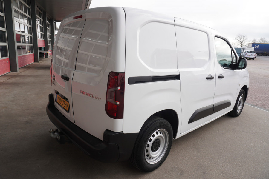 Toyota PROACE CITY 1.5 D-4D 102PK Live nr. V157| Airco | Cruise | Camera | Trekhaak | Apple CP-Android auto