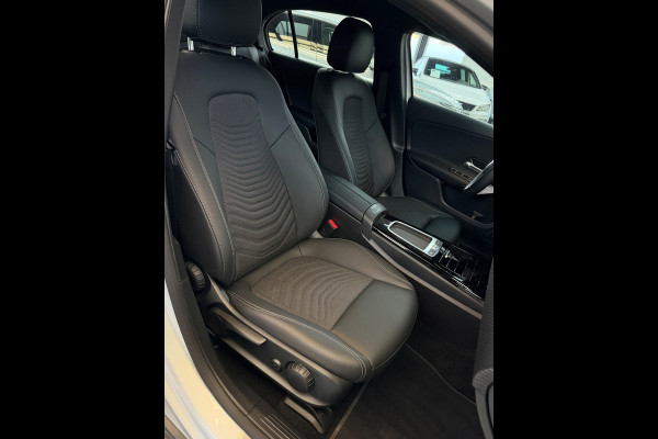 Mercedes-Benz A-Klasse 200 Luxury Line Facelift CarPlay Camera