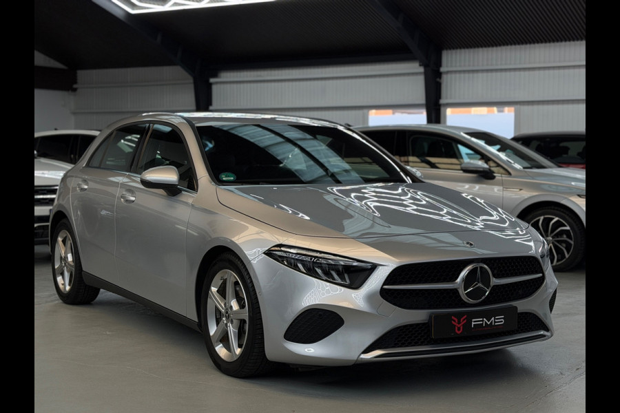 Mercedes-Benz A-Klasse 200 Luxury Line Facelift CarPlay Camera