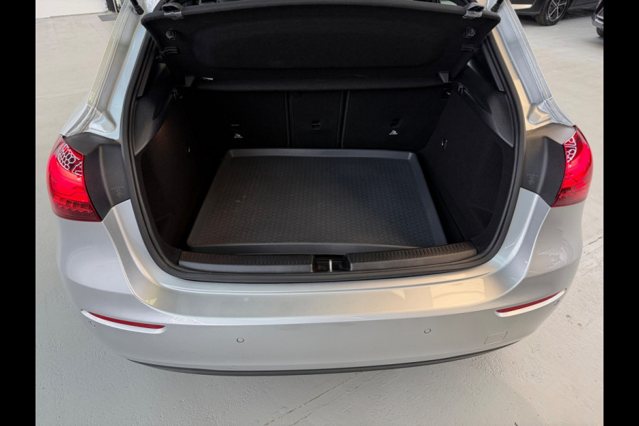 Mercedes-Benz A-Klasse 200 Luxury Line Facelift CarPlay Camera