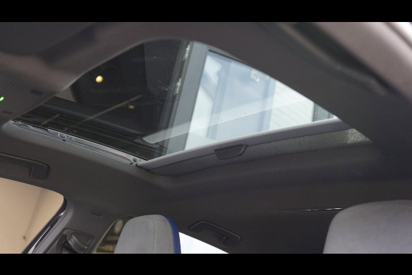 Volkswagen Golf 8 R 2.0 TSI Performance 4Motion AUTOMAAT-ACC-CAMERA-HARMAN KARDON-HEADUP-IQ LIGHT-MODE-NAVIGATIE-PANORAMA