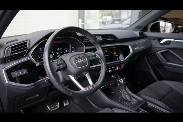 Audi Q3 Sportback 35 TFSI 3x S-Line Black Optik AUTOMAAT-CAMERA-CARPLAY-DRIVE SELECT-ELEKTRISCHE STOELEN-KEYLESS-MATRIX-PANORAMA