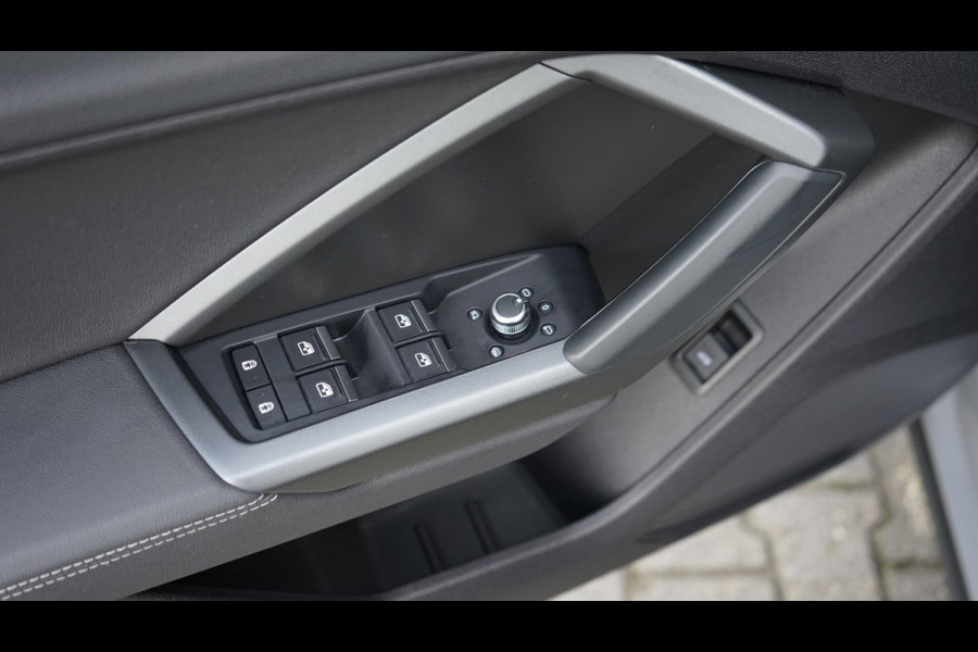 Audi Q3 Sportback 35 TFSI 3x S-Line Black Optik AUTOMAAT-CAMERA-CARPLAY-DRIVE SELECT-ELEKTRISCHE STOELEN-KEYLESS-MATRIX-PANORAMA