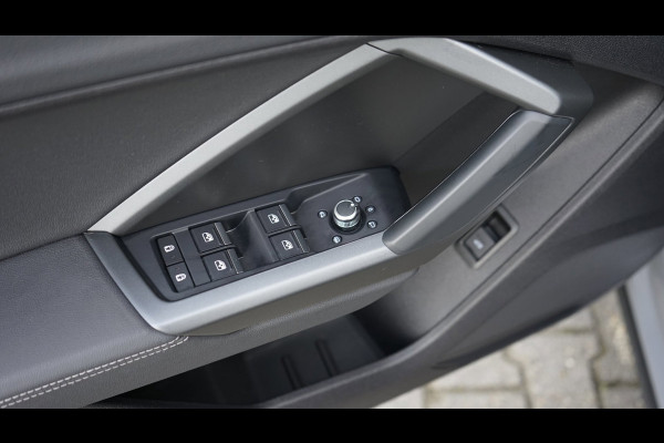 Audi Q3 Sportback 35 TFSI 3x S-Line Black Optik AUTOMAAT-CAMERA-CARPLAY-DRIVE SELECT-ELEKTRISCHE STOELEN-KEYLESS-MATRIX-PANORAMA